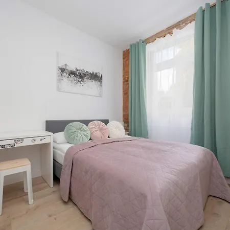 Stylish For 4 People Near The Theatre In By Renters * ワルシャワ