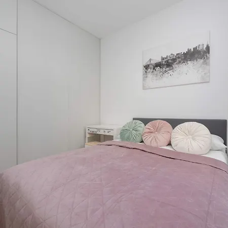 Stylish For 4 People Near The Theatre In By Renters * ワルシャワ