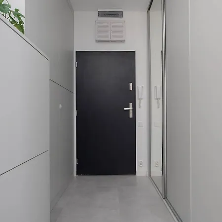 Stylish For 4 People Near The Theatre In By Renters ワルシャワ